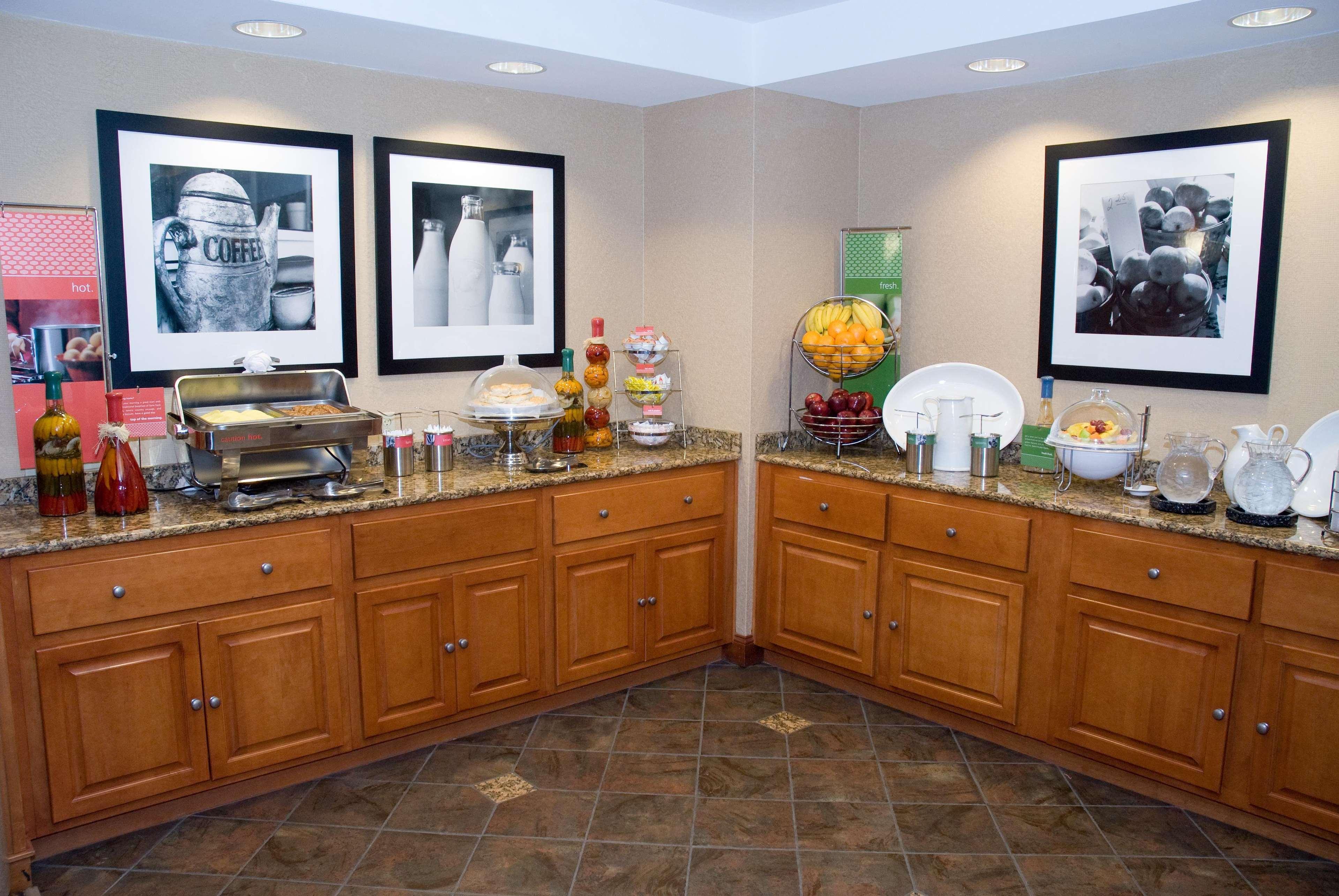 Hampton Inn & Suites By Hilton Manchester Bedford Ristorante foto