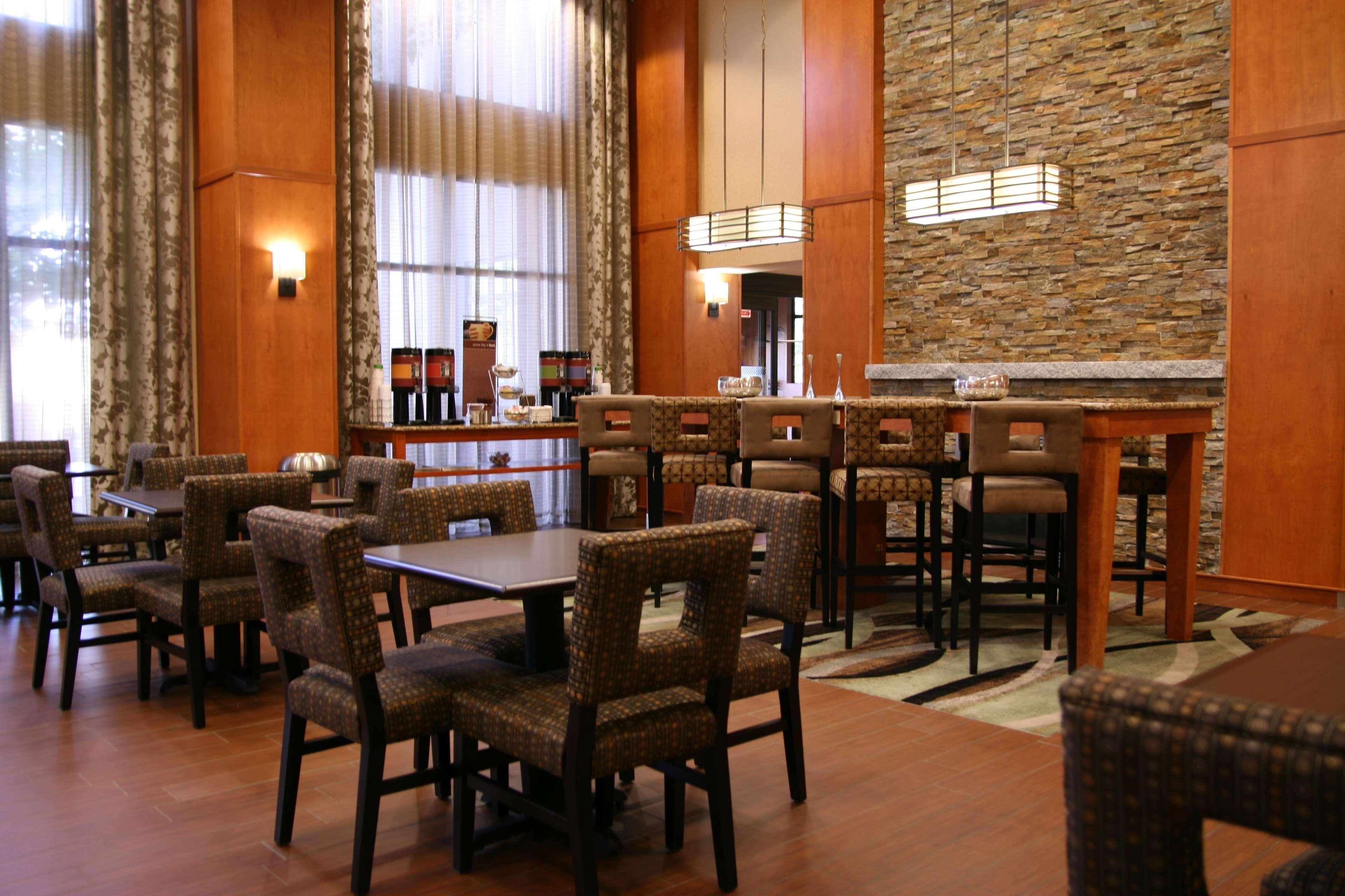 Hampton Inn & Suites By Hilton Manchester Bedford Esterno foto