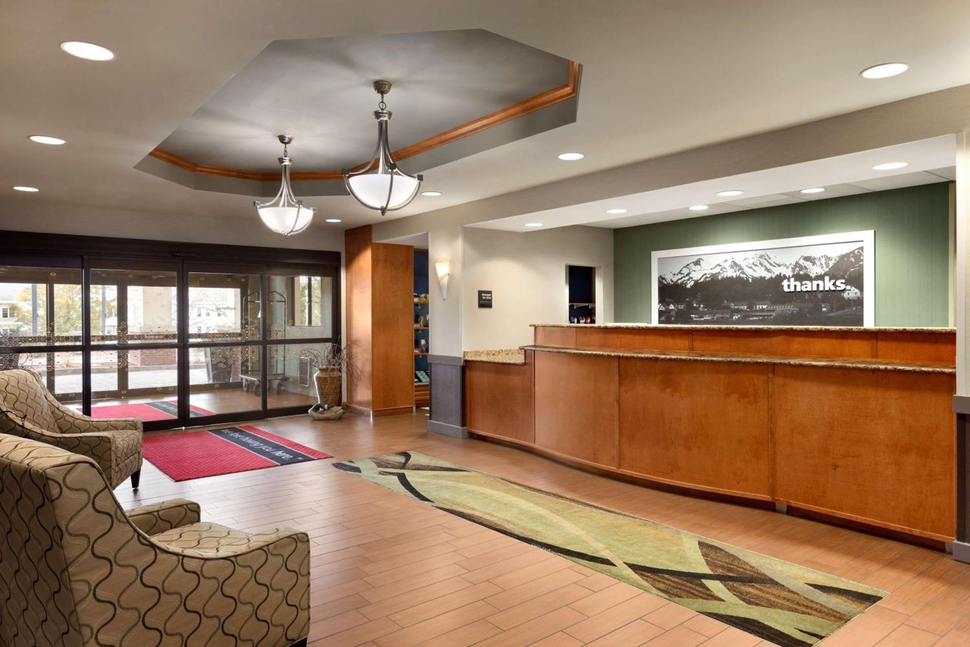 Hampton Inn & Suites By Hilton Manchester Bedford Esterno foto