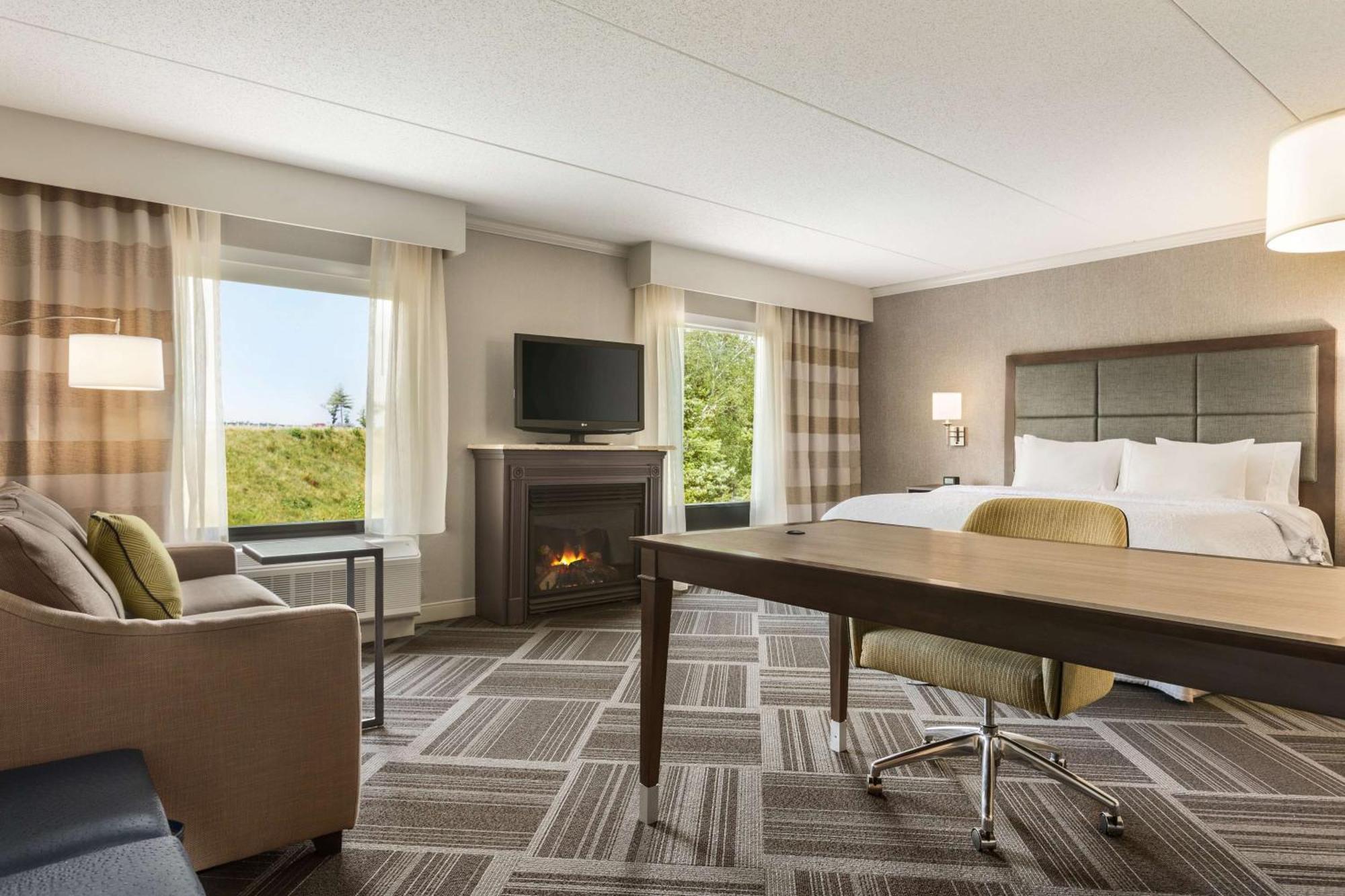 Hampton Inn & Suites By Hilton Manchester Bedford Esterno foto