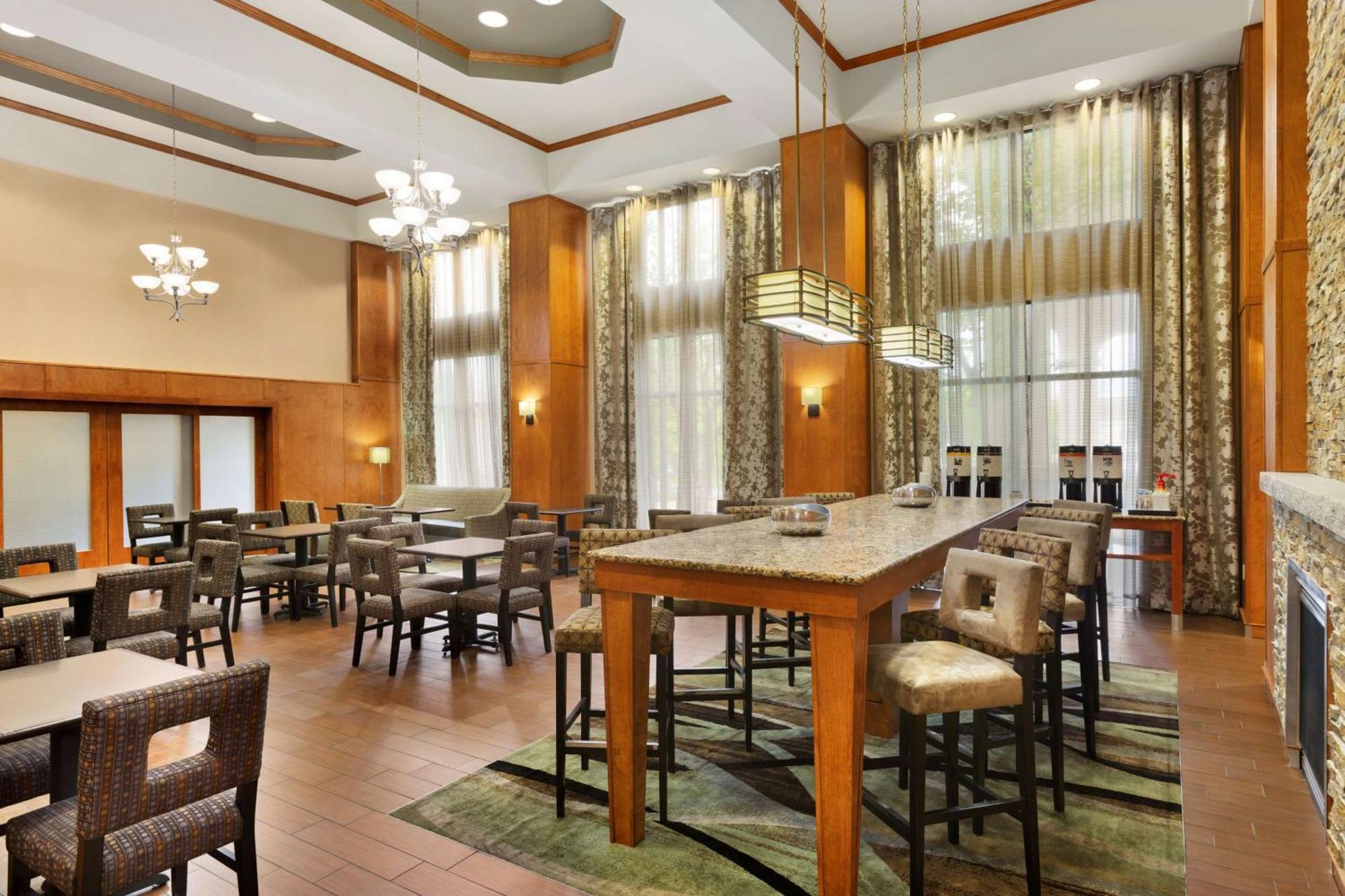 Hampton Inn & Suites By Hilton Manchester Bedford Esterno foto