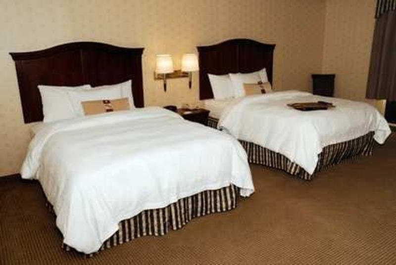 Hampton Inn & Suites By Hilton Manchester Bedford Esterno foto