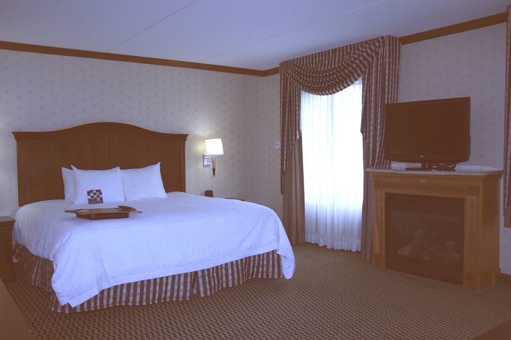 Hampton Inn & Suites By Hilton Manchester Bedford Esterno foto