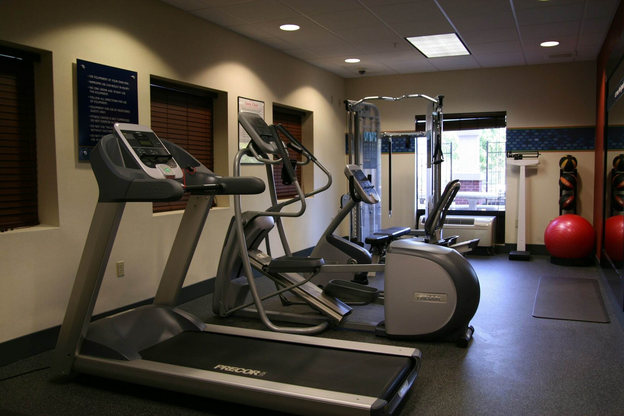 Hampton Inn & Suites By Hilton Manchester Bedford Esterno foto