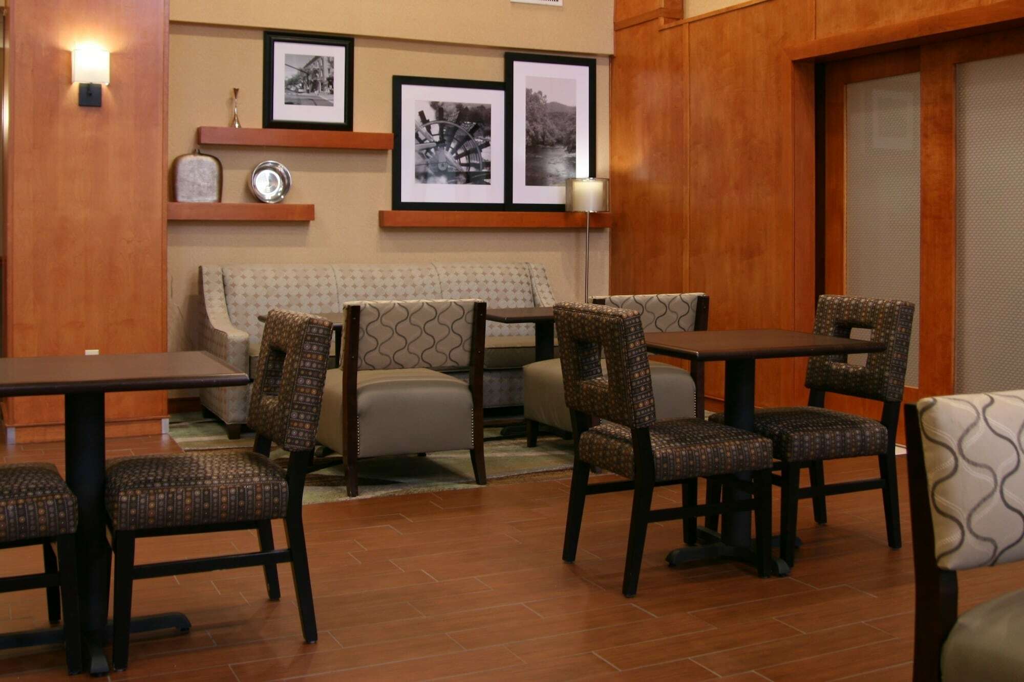 Hampton Inn & Suites By Hilton Manchester Bedford Esterno foto