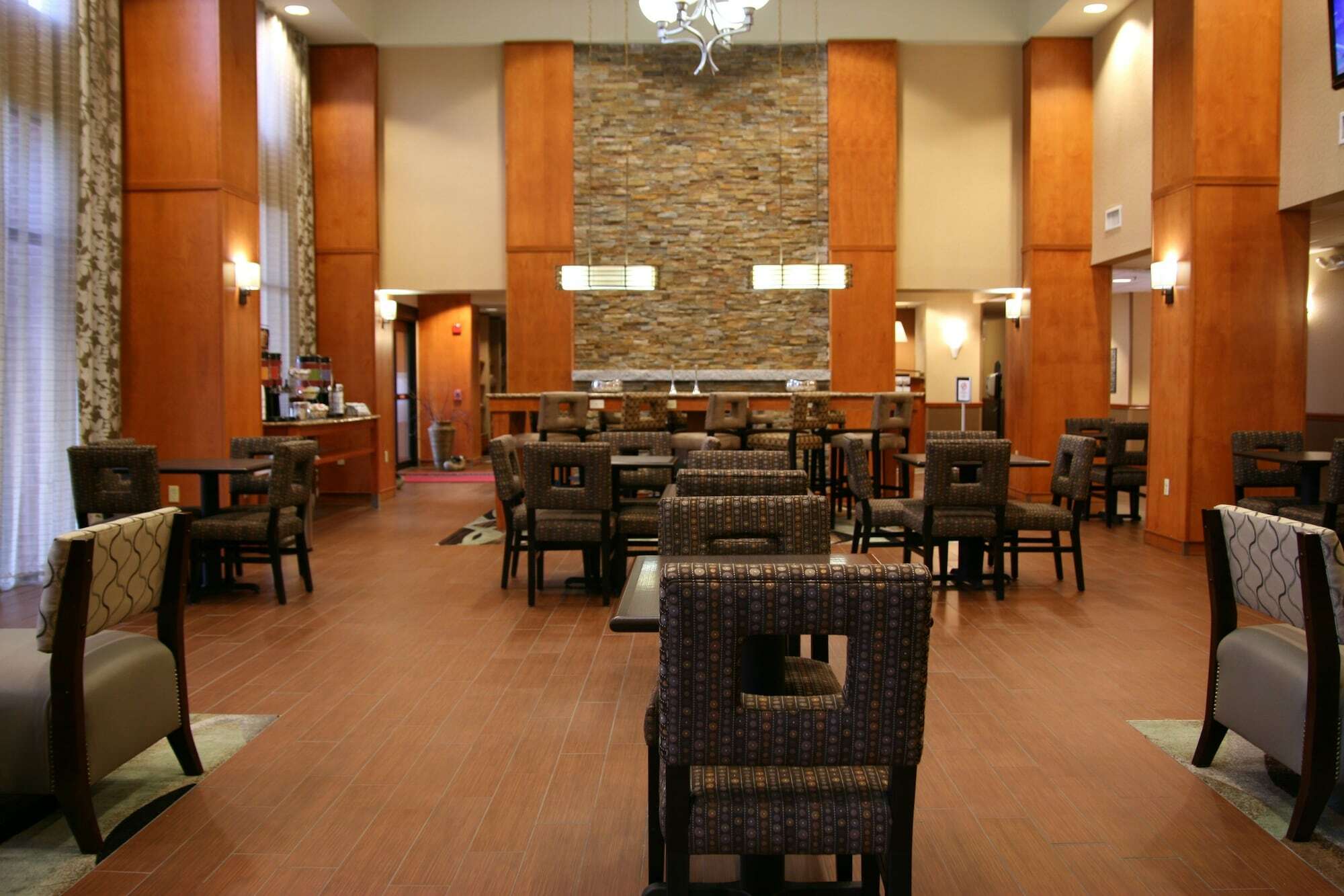 Hampton Inn & Suites By Hilton Manchester Bedford Esterno foto